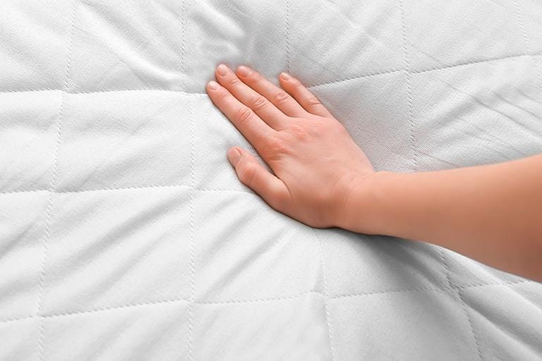 Een kwalitatief matras helpt tegen rug- of nekpijn