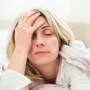 Vrouw heeft last van haarverlies door te weinig slaap