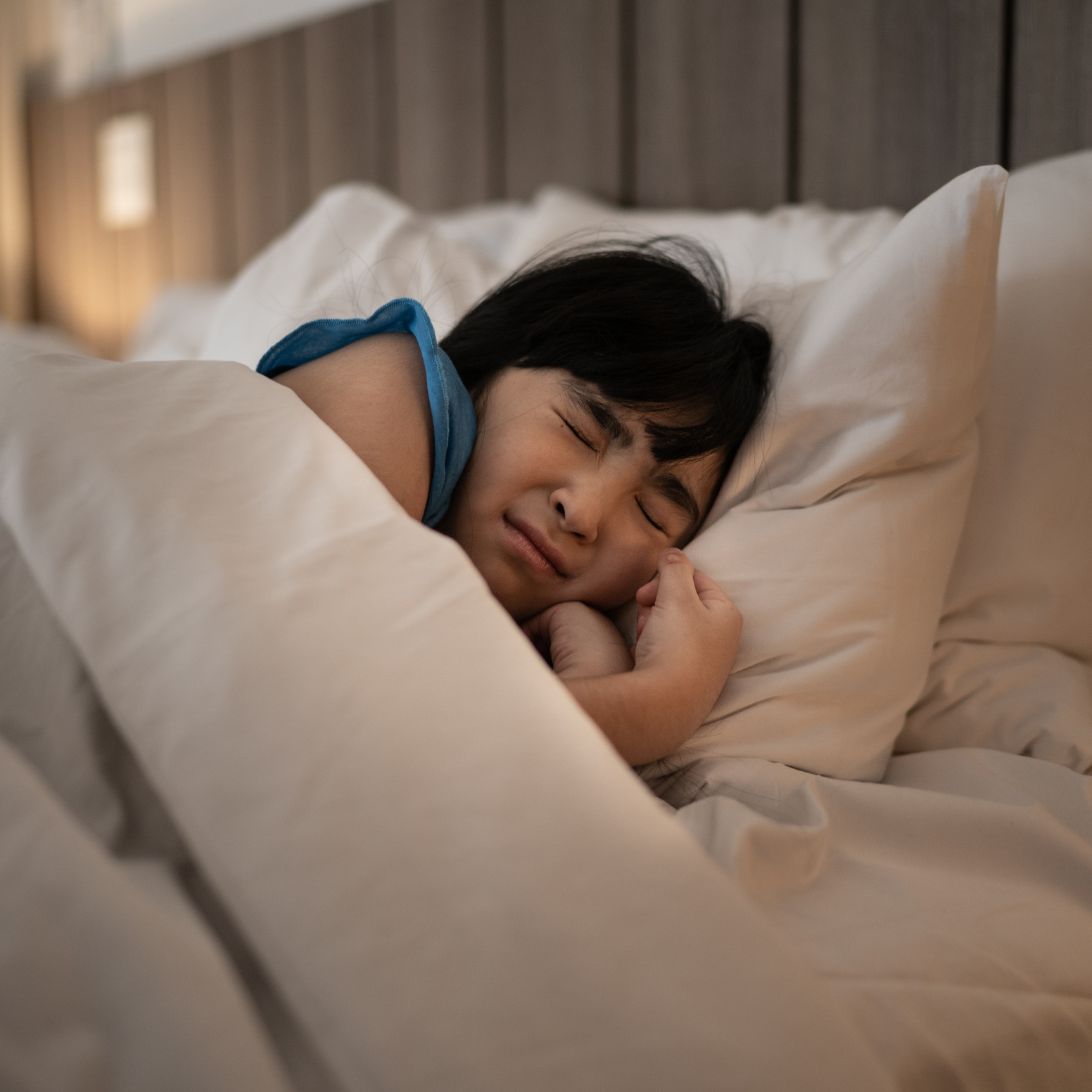 Vrouw heeft tijdens slapen last van nachtmerries