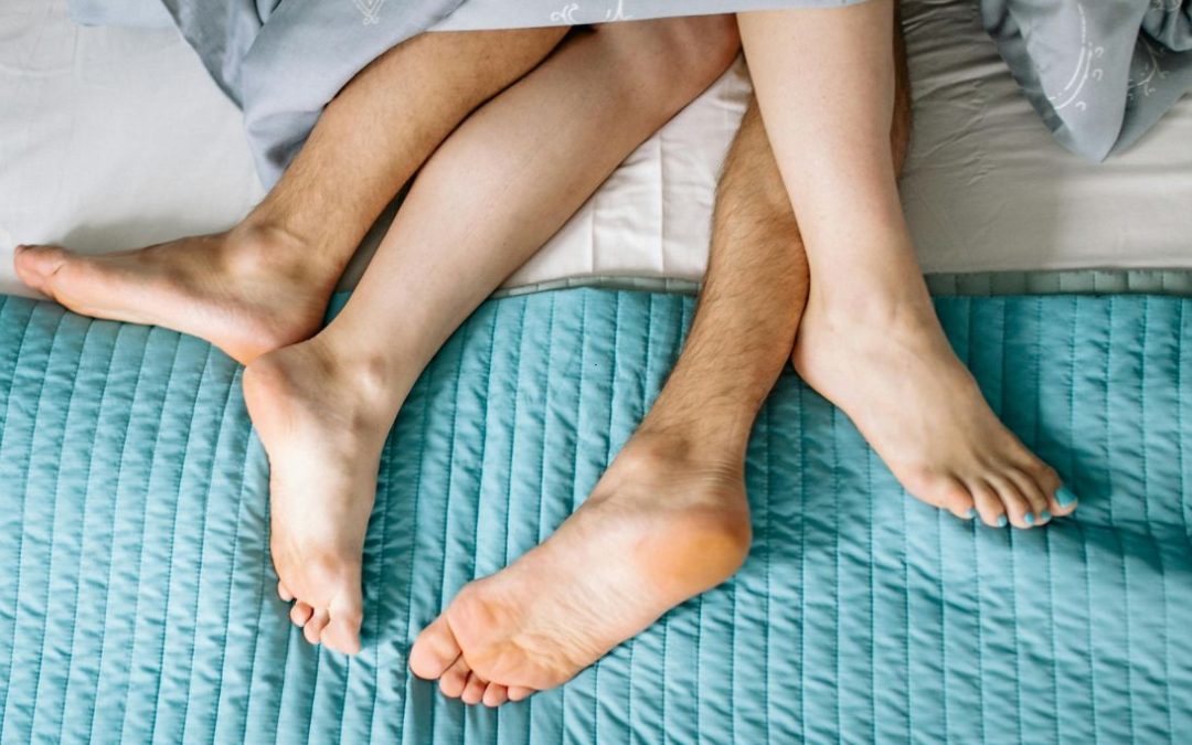Beter slapen met je partner: zo word je uitgerust wakker