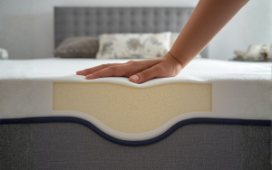 Hand over matras