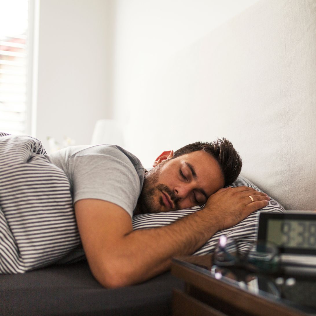 Man is expres apart aan het slapen van vrouw voor betere nachtrust