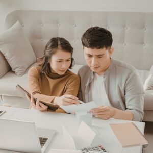 Man en vrouw vergelijken matrassen reviews