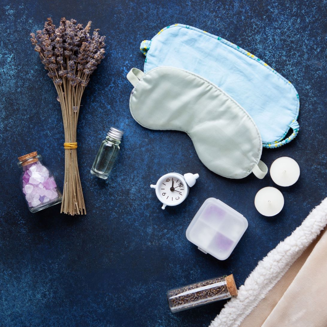 Natuurlijke slaapmiddelen, waaronder lavendel, thee, slaapmasker en meer