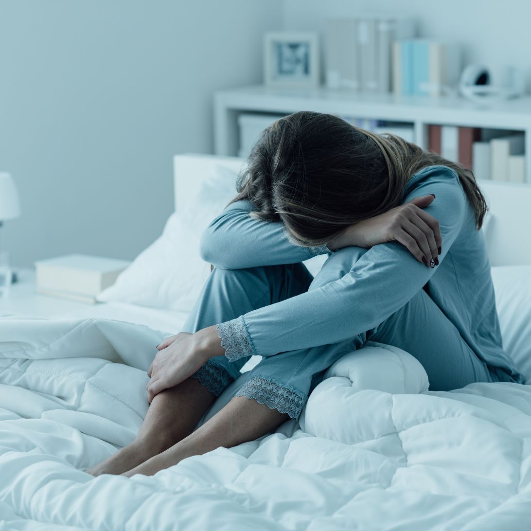 Vrouw ervaart slapeloosheid na pandemie