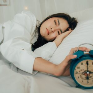 Vrouw heeft door stress last van slaapproblemen en ligt wakker