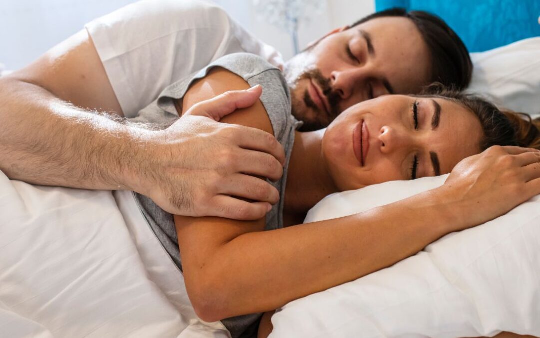 Samen slapen met verschillende slaapgewoonten? Zo word je allebei uitgerust wakker