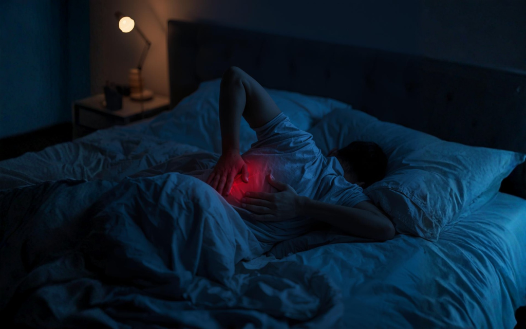 Man heeft last van zijn rug op de foto