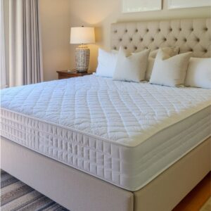 Matras en kussens op boxspring