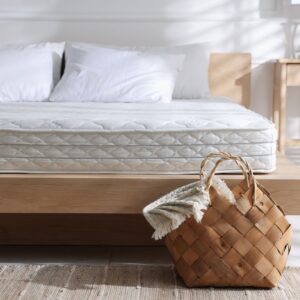 Matras aan Huis op houten bed