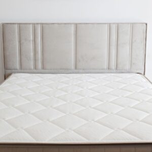 Kaal matras op boxspring